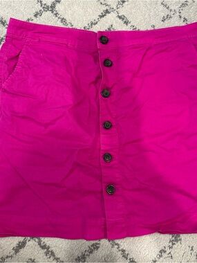 Gap Button-Front Mini Skirt in Bright Fuchsia. Size 4